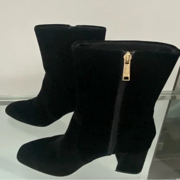Isaac Mizrani ankle boots 👢 Host Pick - Picture 4 of 10